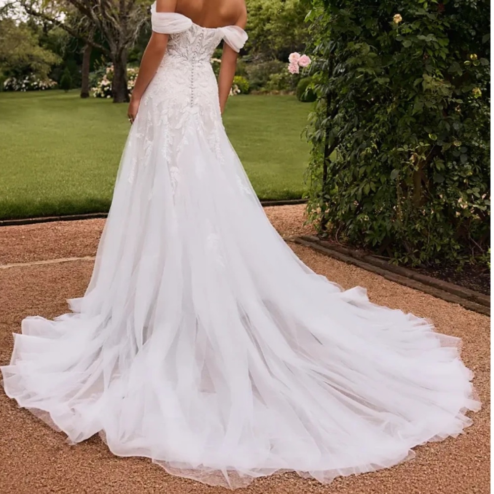 BNWT Ivory/Blush Ethereal Off-Shoulder Wedding Dress w Beaded Semi-Sheer Bodice - Picture 3 of 12